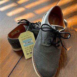 TOMS Boys Casual Dress Shoes - Size 4 - NWT